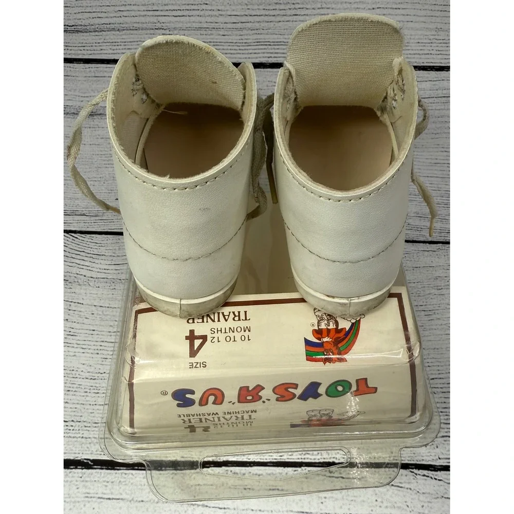 Vintage Toys R Us Size 4,‎ 10 to 12 Months White Leather Baby Crib Shoes Trainer